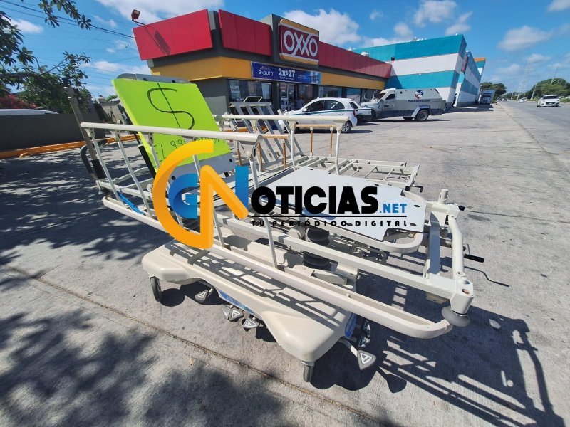 Venden camas hospitalarias en la vía pública de Cancún; sospechan posible origen ilícito