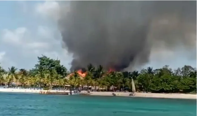 #VIDEO ¡¡Impactante!! incendio se registra en Hotel de Cozumel