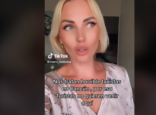#VIDEO Influencer rusa exhibe abusos de taxistas en Cancún