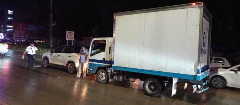 Volcadura en el bulevar Colosio: Exceso de velocidad y pavimento mojado, las causas
