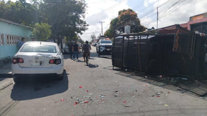 Volcadura en la Región 240 deja daños materiales, sin lesionados