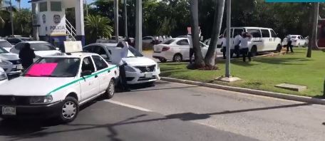 Y va de nuevo…Taxistas cierran zona hotelera de Cancún