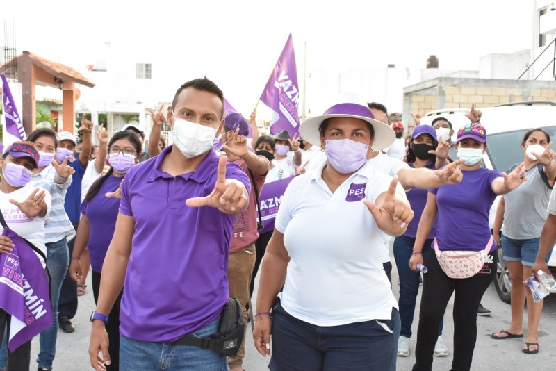 Yazmin Vivas Medina, candidata del PES a presidenta municipal en Puerto Morelos, da a conocer a su candidato a cuarto regidor en su planilla.