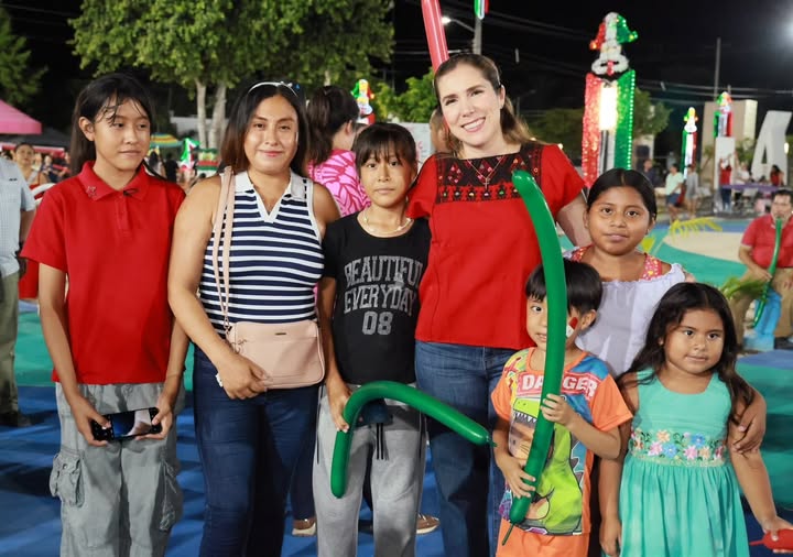 Atenea Gómez celebra Noche Mexicana junto a las familias de Ciudad Mujeres