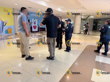 Cancun.- Se despliegan las autoridades tras el homicidio de un dentista en la supermanzana 2, el
