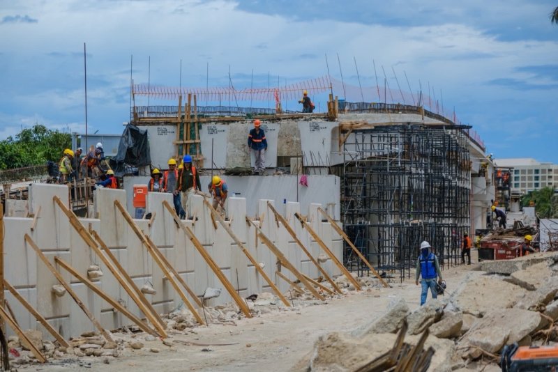 Distribuidor vial Kukulcán avanza 70 % y se espera concluir en diciembre