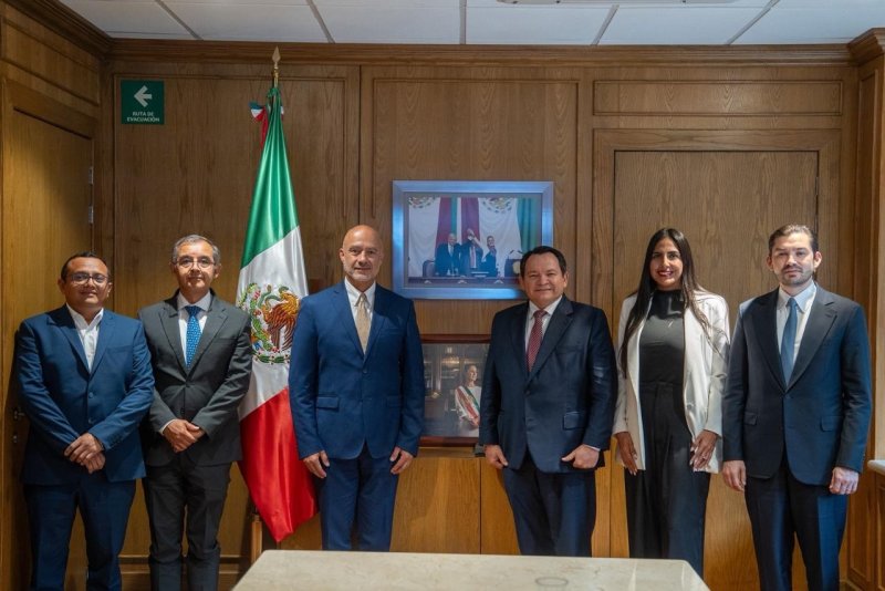 Gobernador y SICT de Yucatán revisan proyectos de infraestructura para 2026