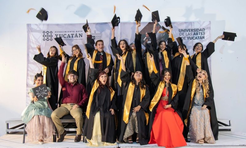 UNAY celebra egreso de 83 profesionales de artes