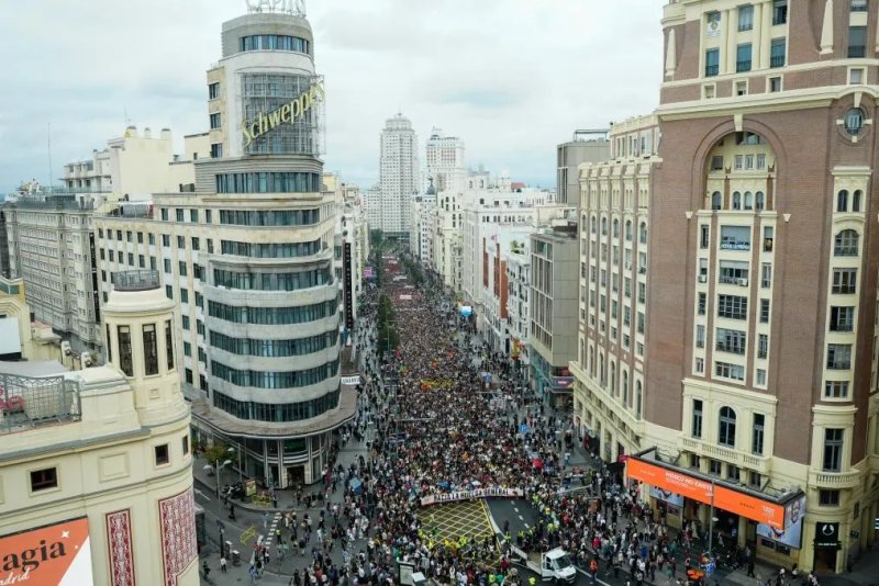 Dilema en el PSOE mientras Sánchez decide: "Calentar más calle" o "hacérselo pagar al PP"