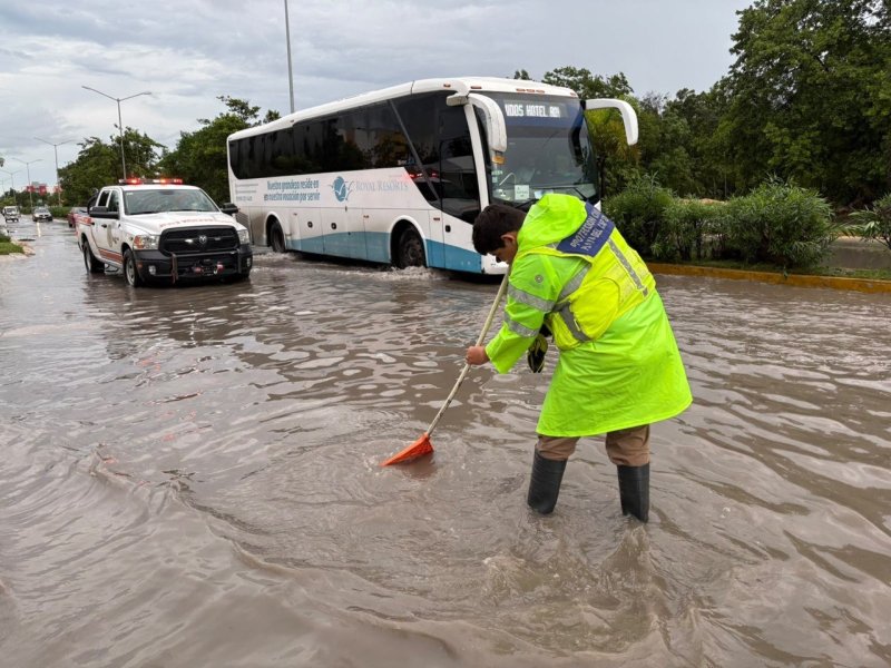 Gobierno de Estefanía Mercado refuerza Operativo Tormenta ante lluvias persistentes en Playa del Carmen