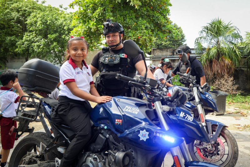 Policía Cancún realiza jornada de prevención en escuela primaria