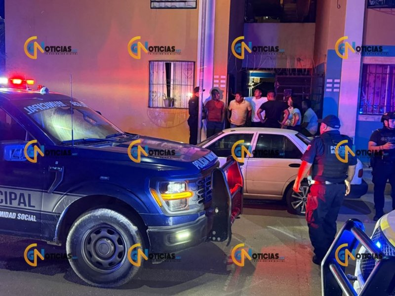 Riña en Cancún con machetes detiene a un agresor